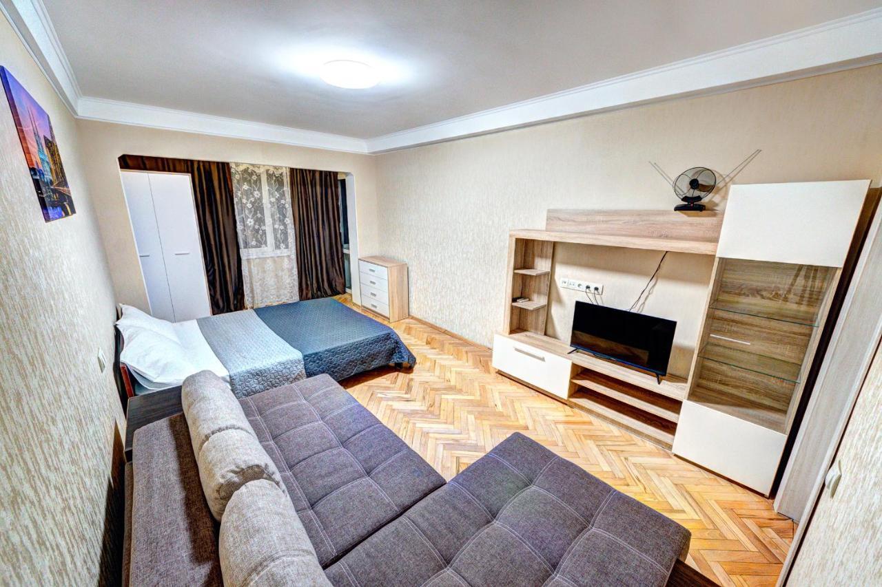 Apartments Near Ocean Plaza Druzhby Narodov Boulevard 8A Kyiv Exterior photo